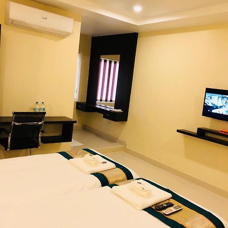 Hotel Fortune M R Grands Suluru Esterno foto