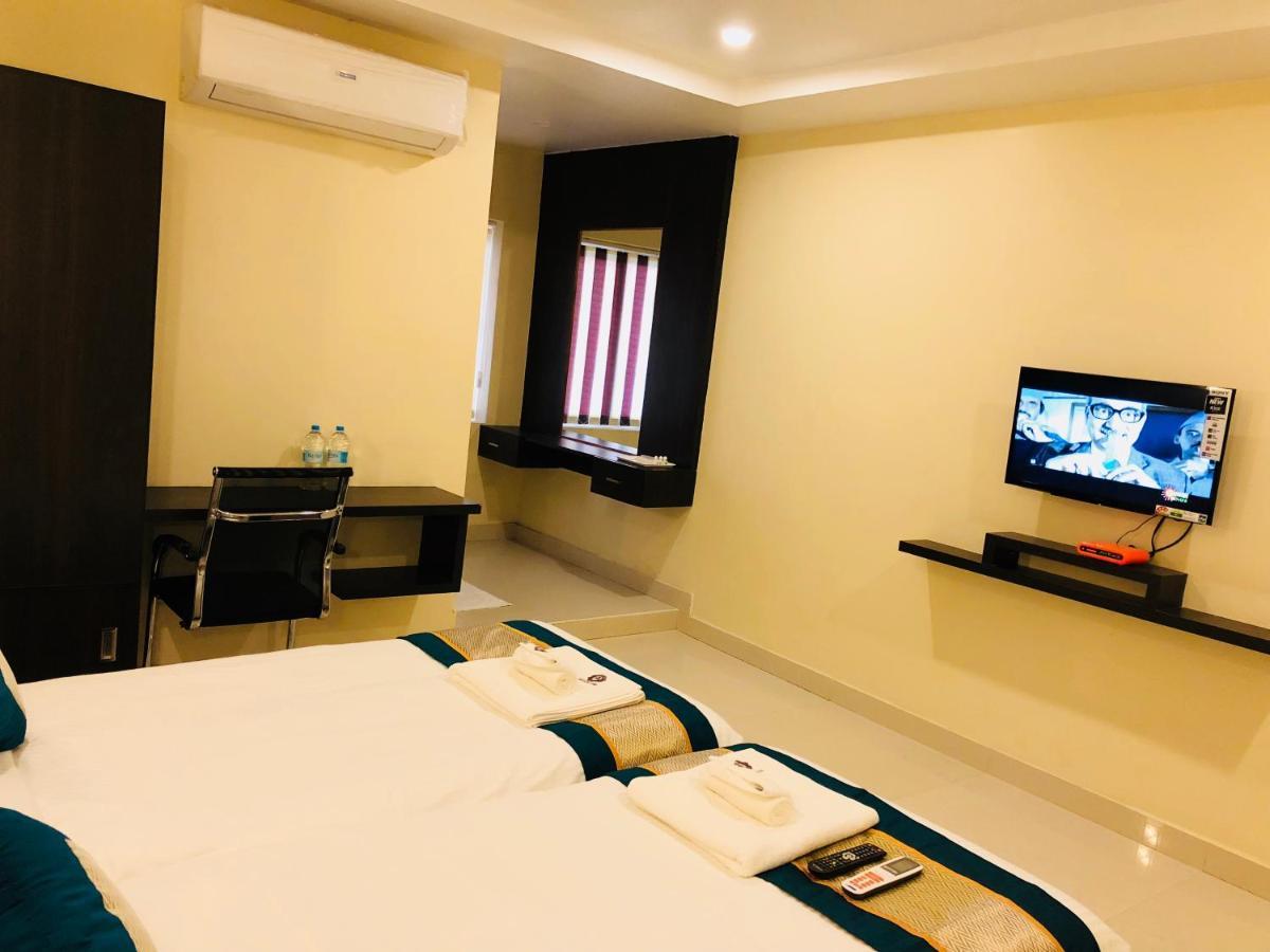 Hotel Fortune M R Grands Suluru Esterno foto