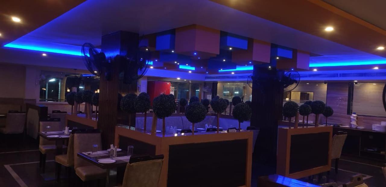 Hotel Fortune M R Grands Suluru Esterno foto