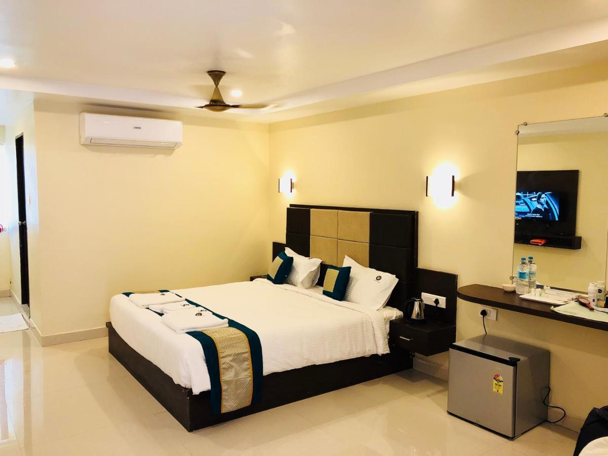 Hotel Fortune M R Grands Suluru Esterno foto