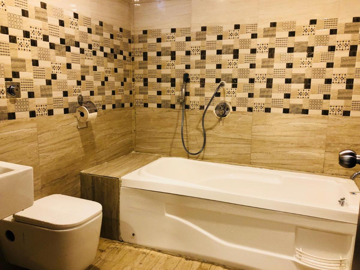Hotel Fortune M R Grands Suluru Esterno foto