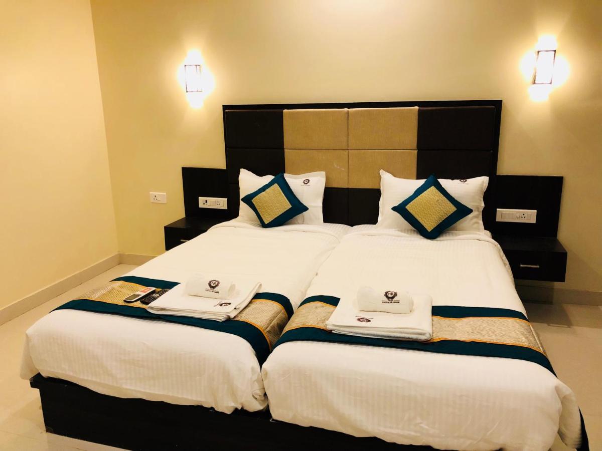 Hotel Fortune M R Grands Suluru Esterno foto