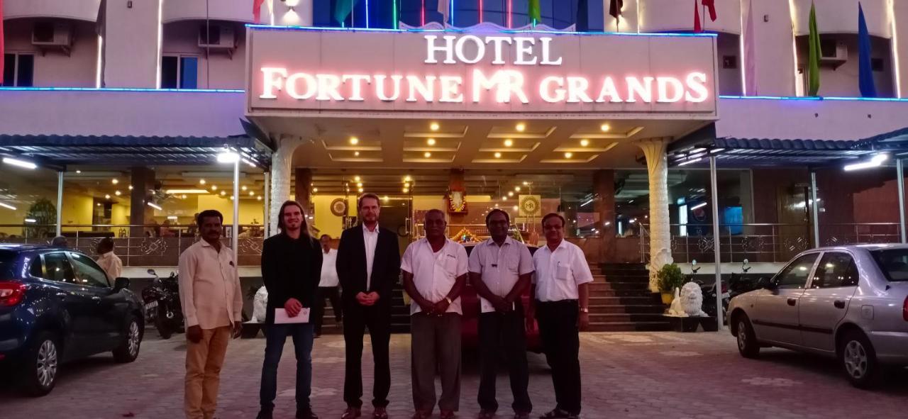 Hotel Fortune M R Grands Suluru Esterno foto